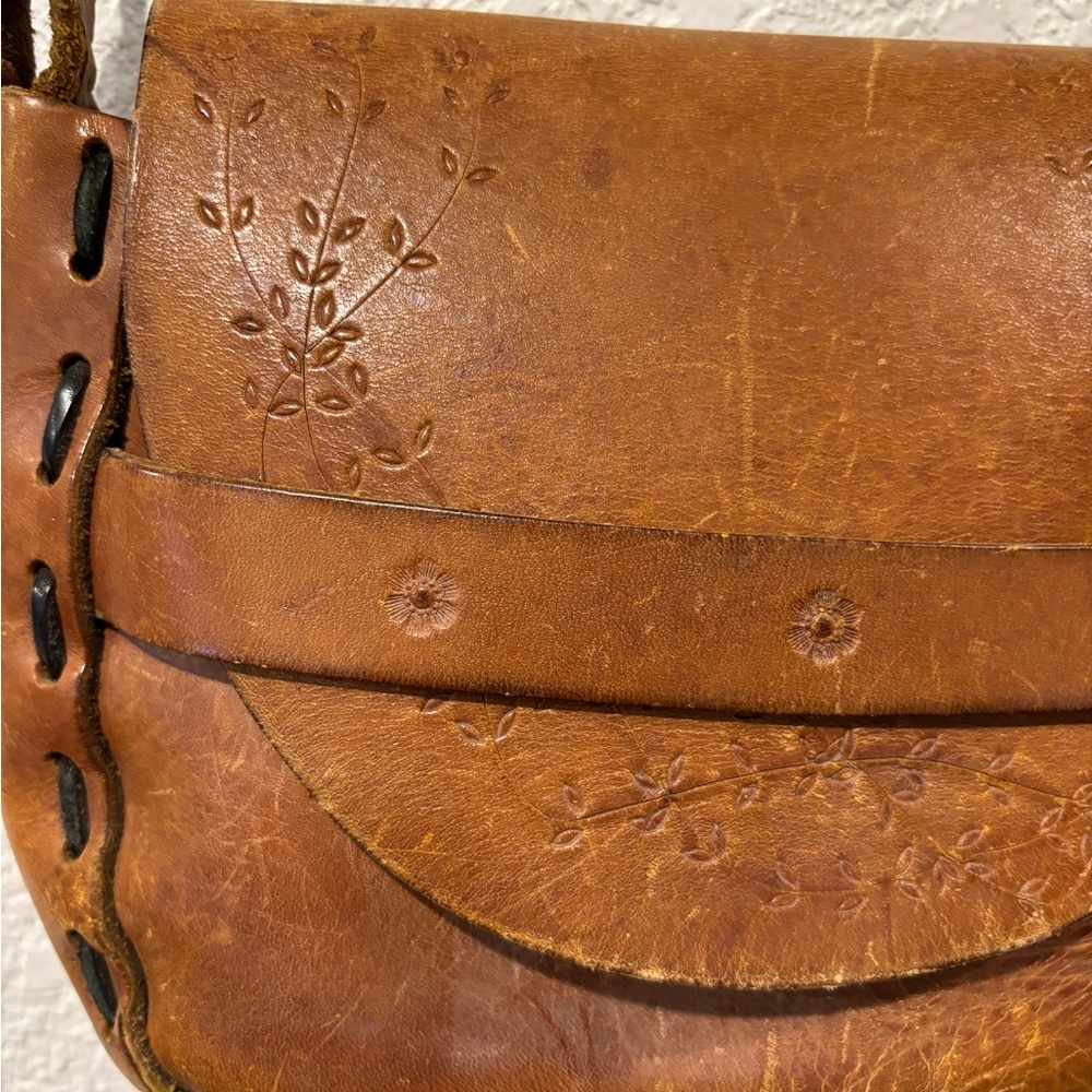 Vintage Hand-Tooled Leather Crossbody Bag | Brown Boho Saddle Purse - Picture 5 of 9